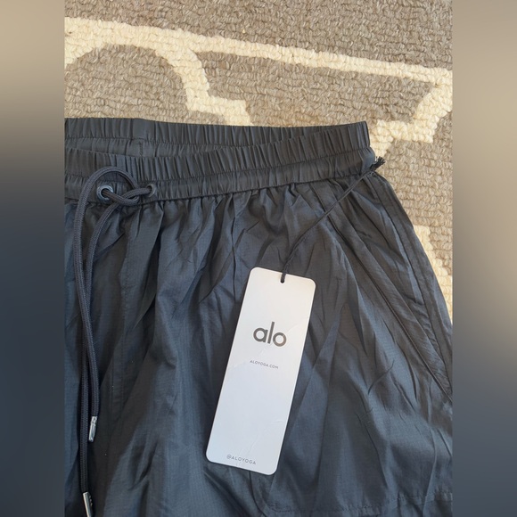 NWT Alo Yoga Cloud Nine Pant size medium - Picture 2 of 6